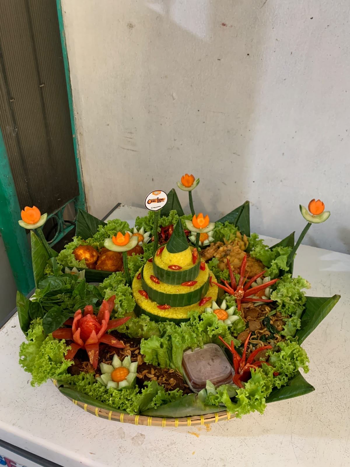 Tumpeng nasi kuning tiga tingkat Catering Ceu Ipa